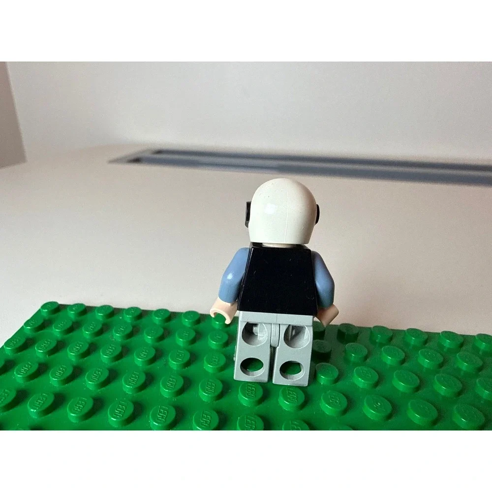 LEGO Minifigure Unisex Small Racer City Figure Black Vest White Helmet Grey Pant